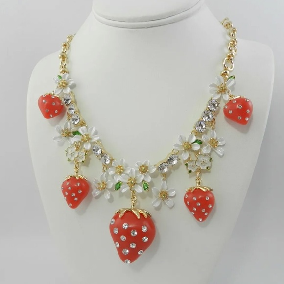 NWT Betsey Johnson Strawberry Lilly Floral Red Frontal Necklace charm - Picture 3 of 4